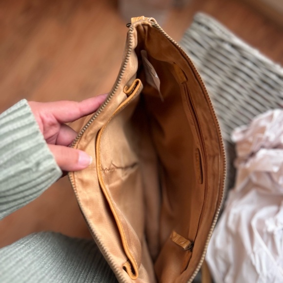 Steve Madden Embossed Genuine Leather Purse - Picture 4 of 11